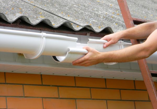 Cost of Gutter Hanging in Carrollton